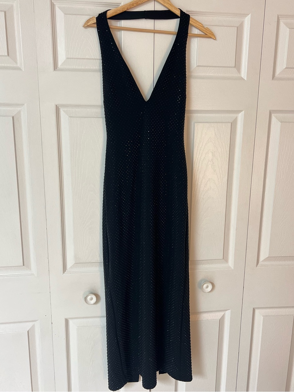 Black Sleeveless Beaded V-Neck Evening Dress